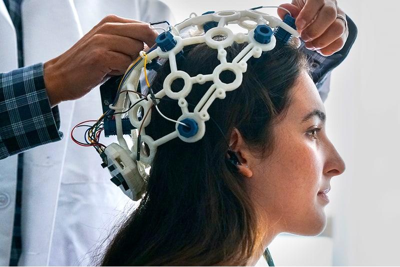 Student with brain wave device